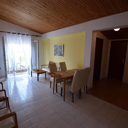 Comfortable With Balcony Apartment *